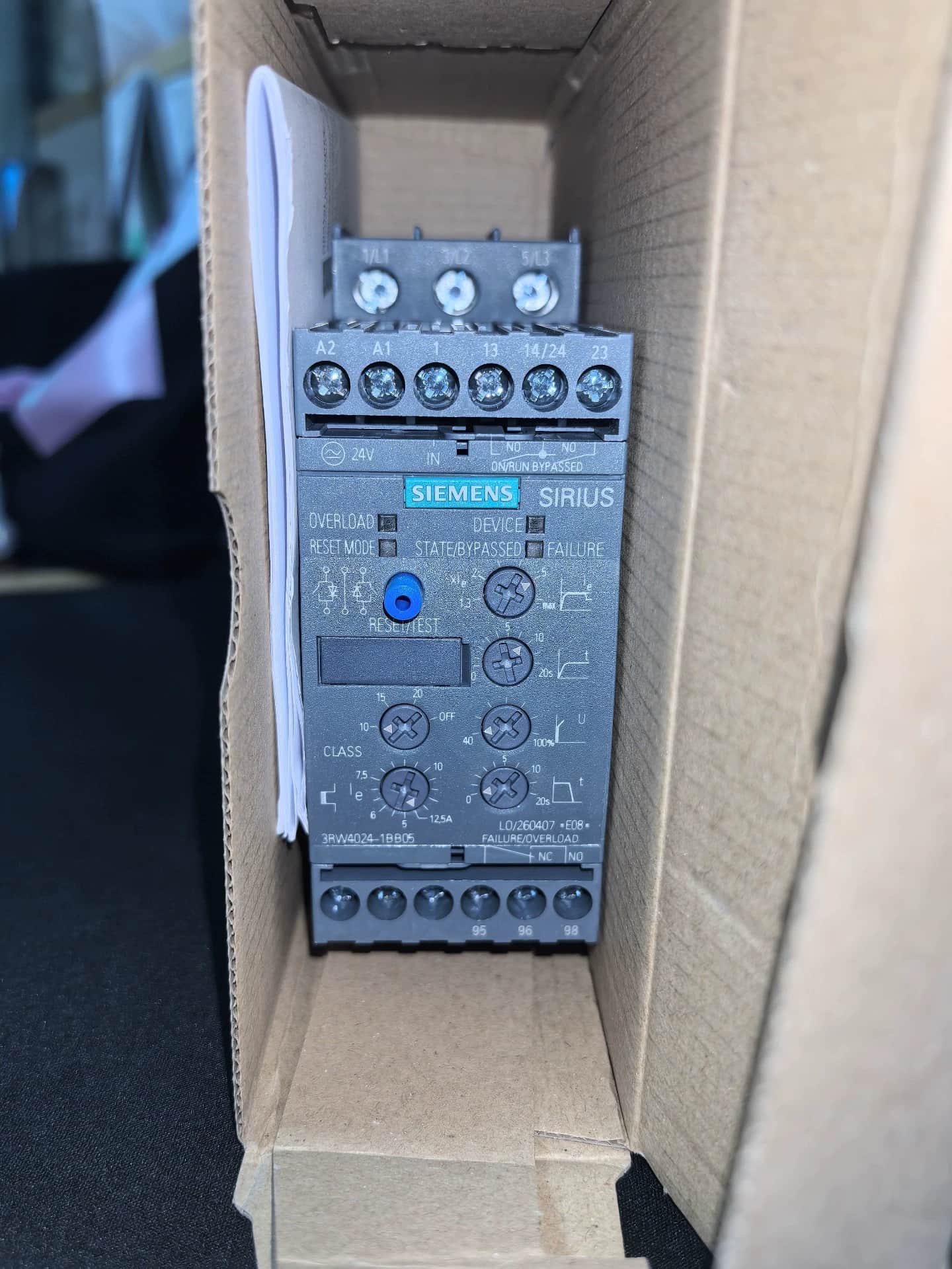 Zupełnie nowy, oryginalny, bezpośrednio z fabryki Siemens 3RW4024-1BB05 Soft Starter SIRIUS SOFT STARTER