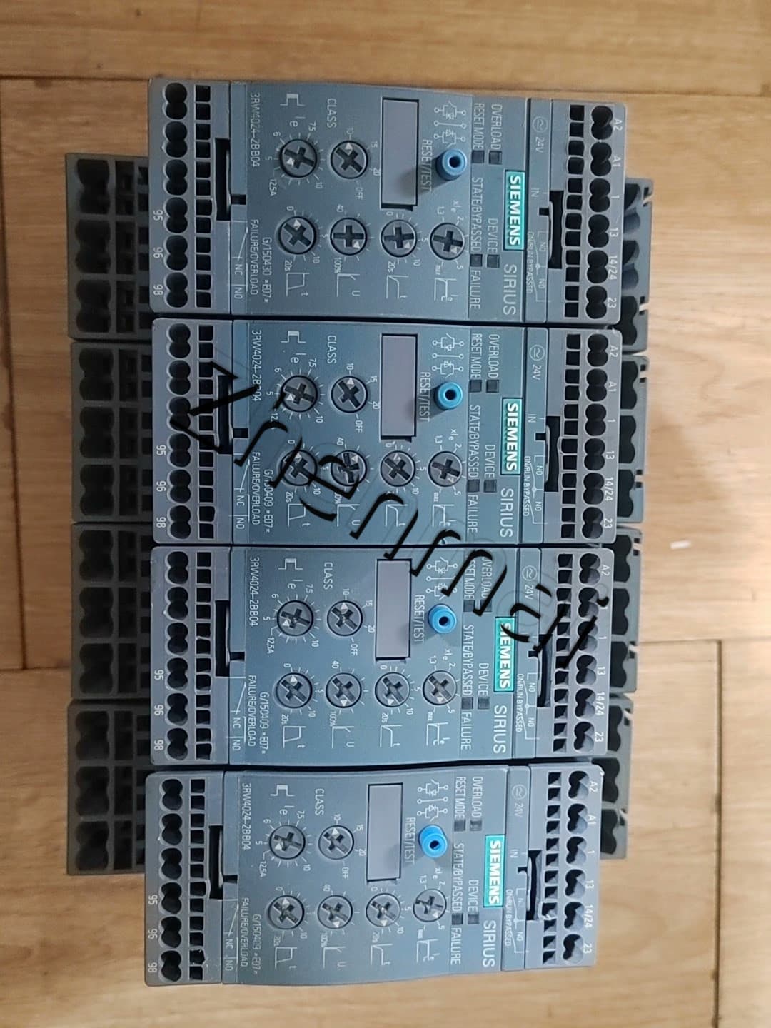 Zupełnie nowy, oryginalny, fabryczny softstarter Siemens 3RW4026-1BB15 SIRIUS SOFT STARTER