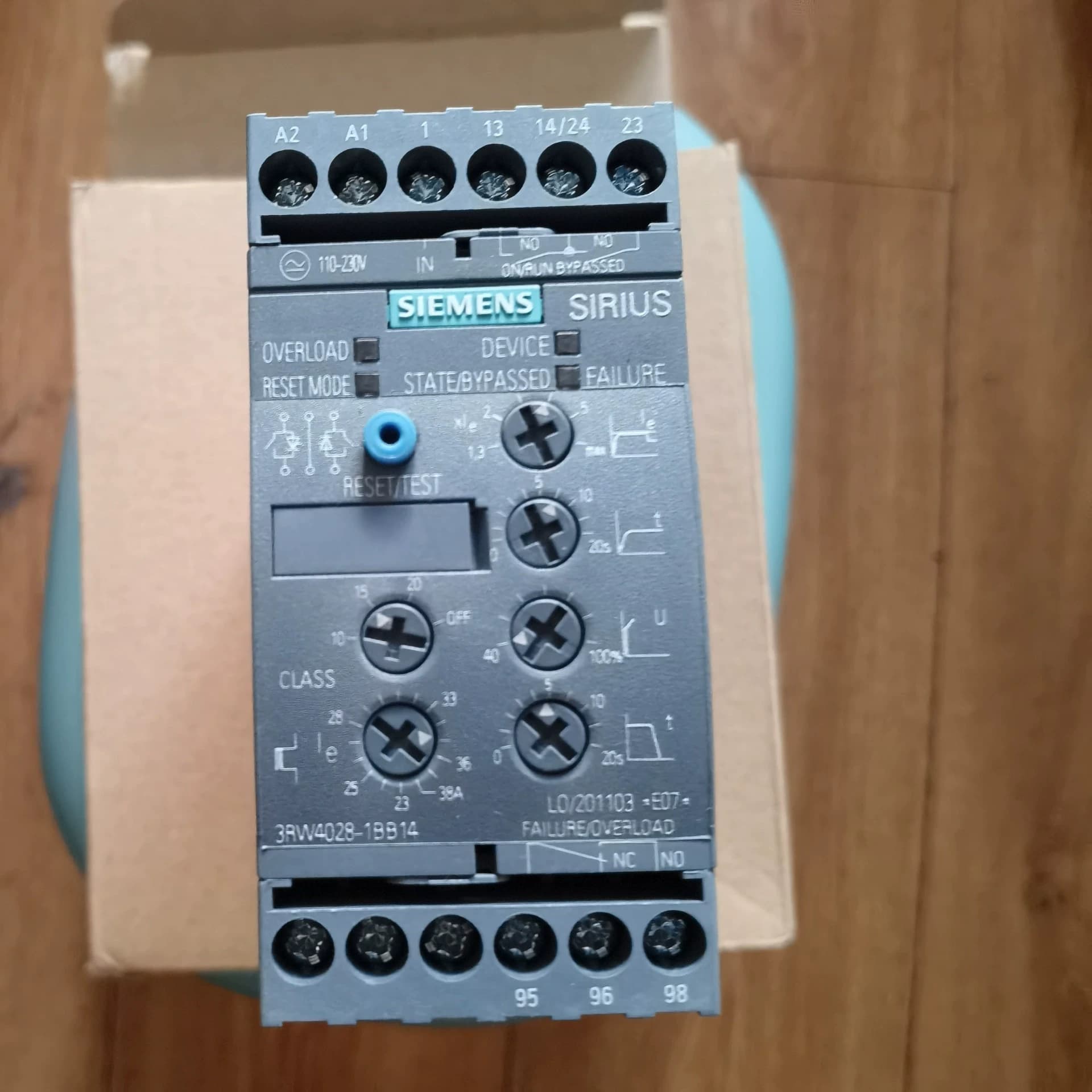 Zupełnie nowy, oryginalny, bezpośrednio fabryczny softstarter Siemens 3RW4028-1BB14 SIRIUS SOFT STARTER