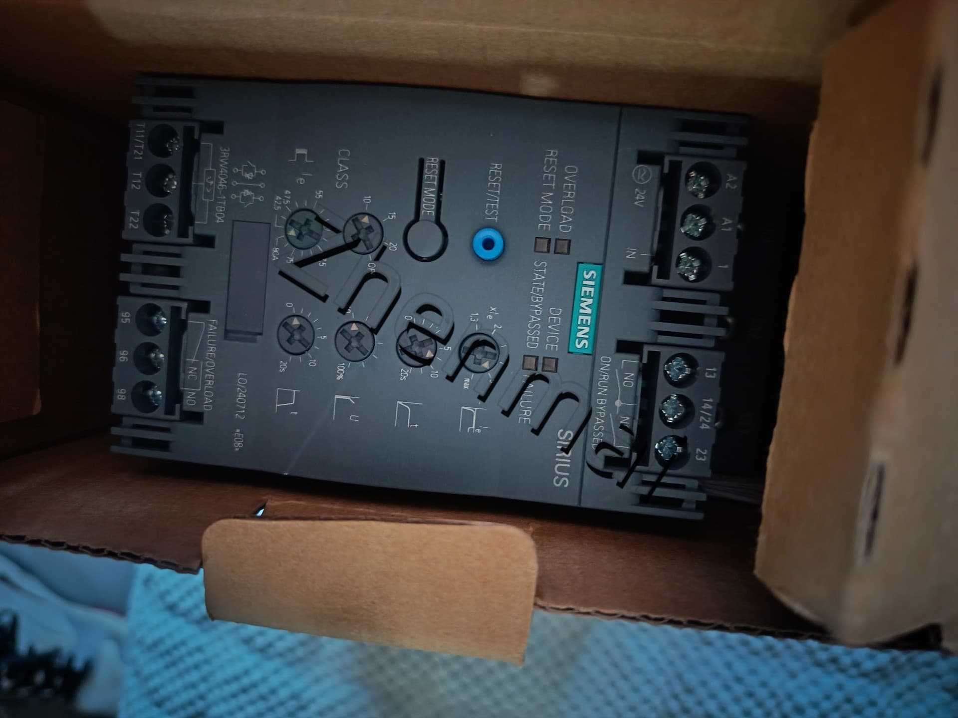 Zupełnie nowy, oryginalny, bezpośrednio z fabryki Siemens 3RW4046-1TB04 Soft Starter SIRIUS SOFT STARTER