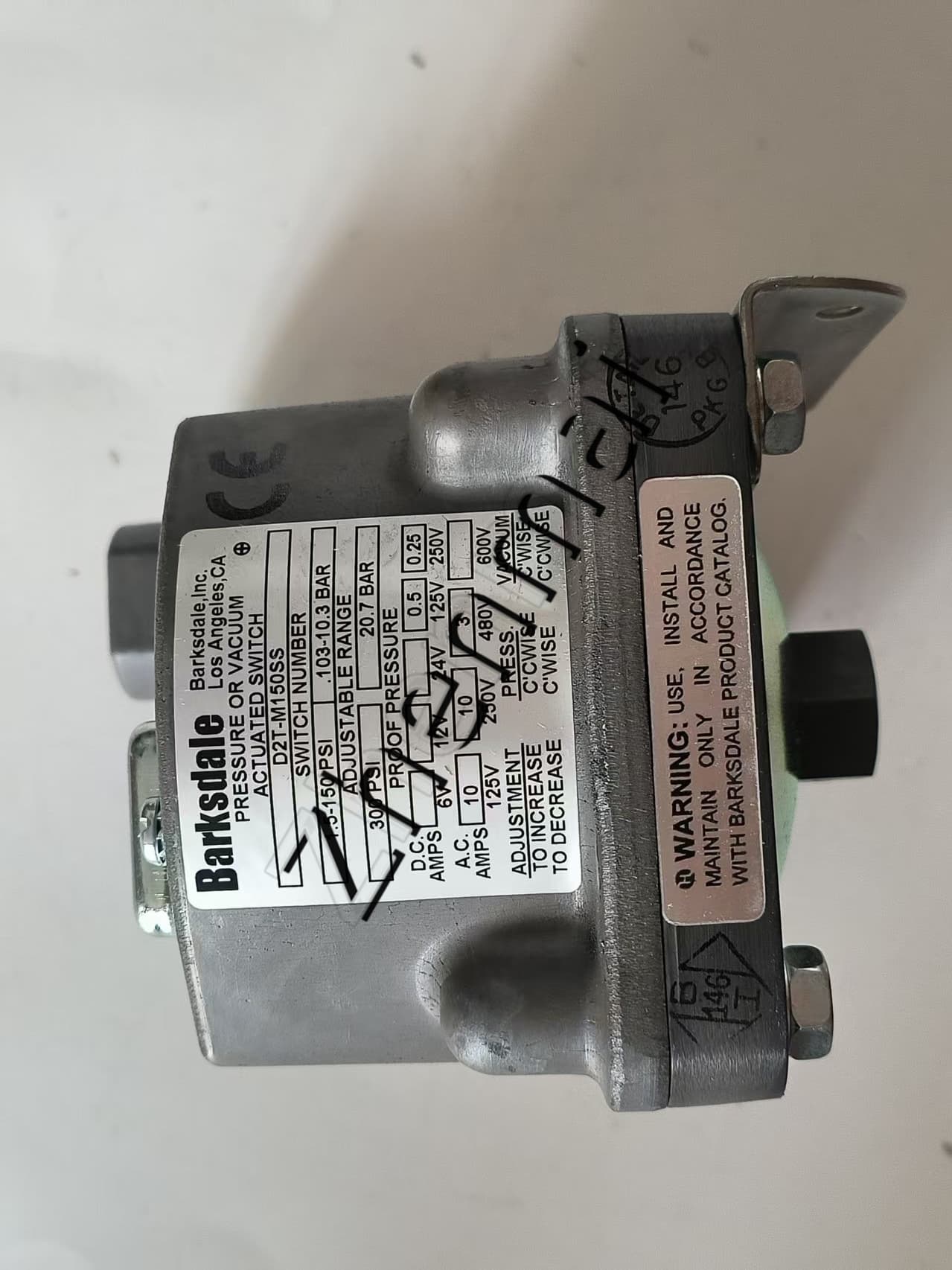Zupełnie nowy oryginalny Barksdale 0401-388 D2T-M150SS czujnik ciśnienia przełącznik poziomu przełącznik przepływu przełącznik ciśnienia szybka wysyłka