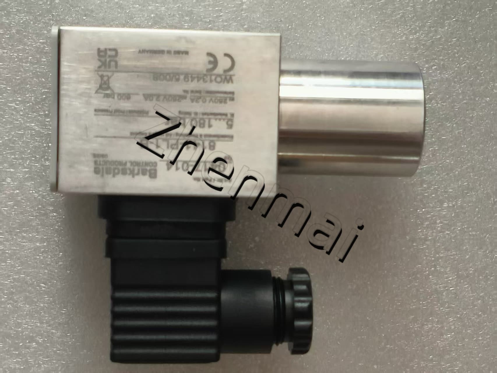Zupełnie nowy oryginalny Barksdale 8141-PL1-B 0417-014 czujnik ciśnienia przełącznik poziomu przełącznik przepływu przełącznik ciśnienia szybka wysyłka