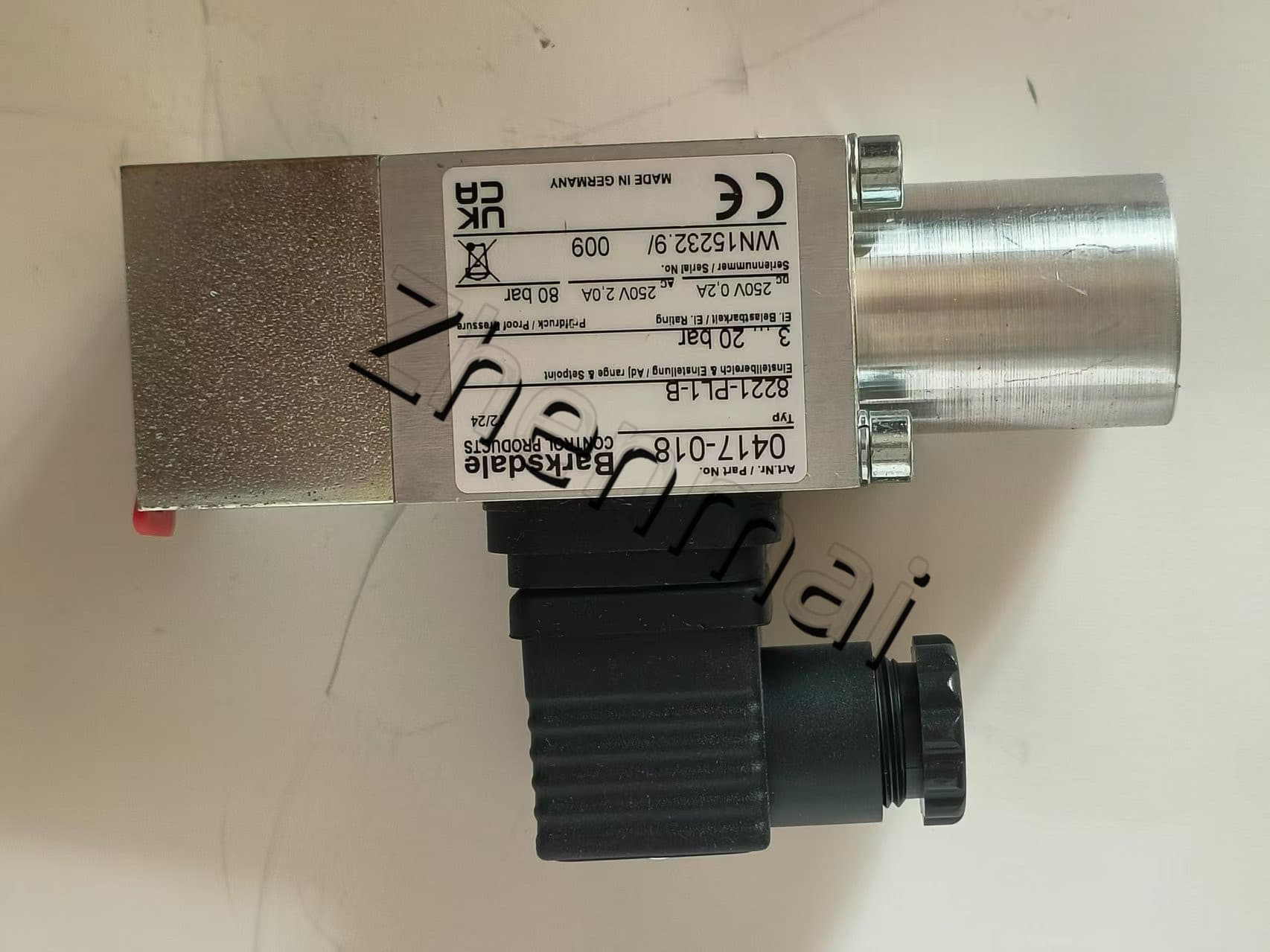 Zupełnie nowy oryginalny Barksdale 8221-PL1-B 0417-018 czujnik ciśnienia przełącznik poziomu przełącznik przepływu przełącznik ciśnienia szybka wysyłka