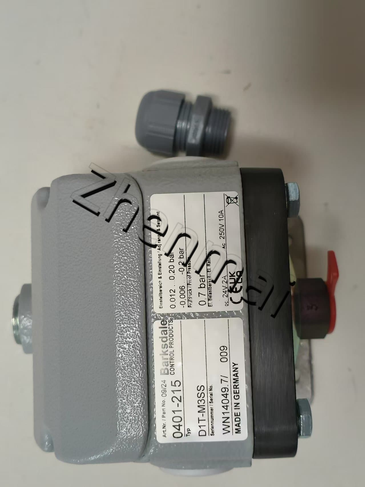 Zupełnie nowy oryginalny Barksdale DD1T-M3SS 0401-215 czujnik ciśnienia przełącznik poziomu przełącznik przepływu przełącznik ciśnienia szybka wysyłka