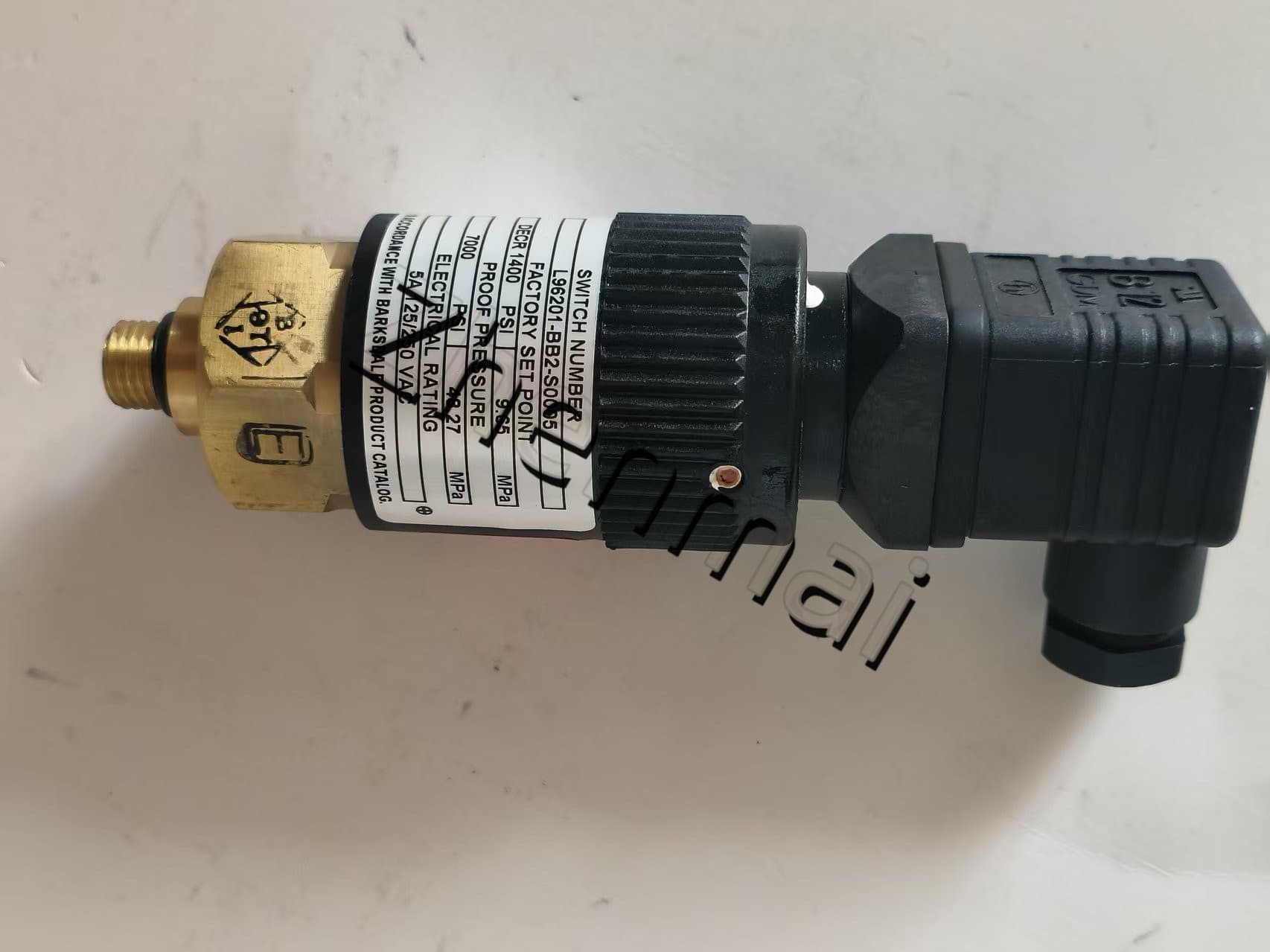 Zupełnie nowy oryginalny Barksdale L96201-BB2-S0005 czujnik ciśnienia przełącznik poziomu przełącznik przepływu przełącznik ciśnienia szybka wysyłka