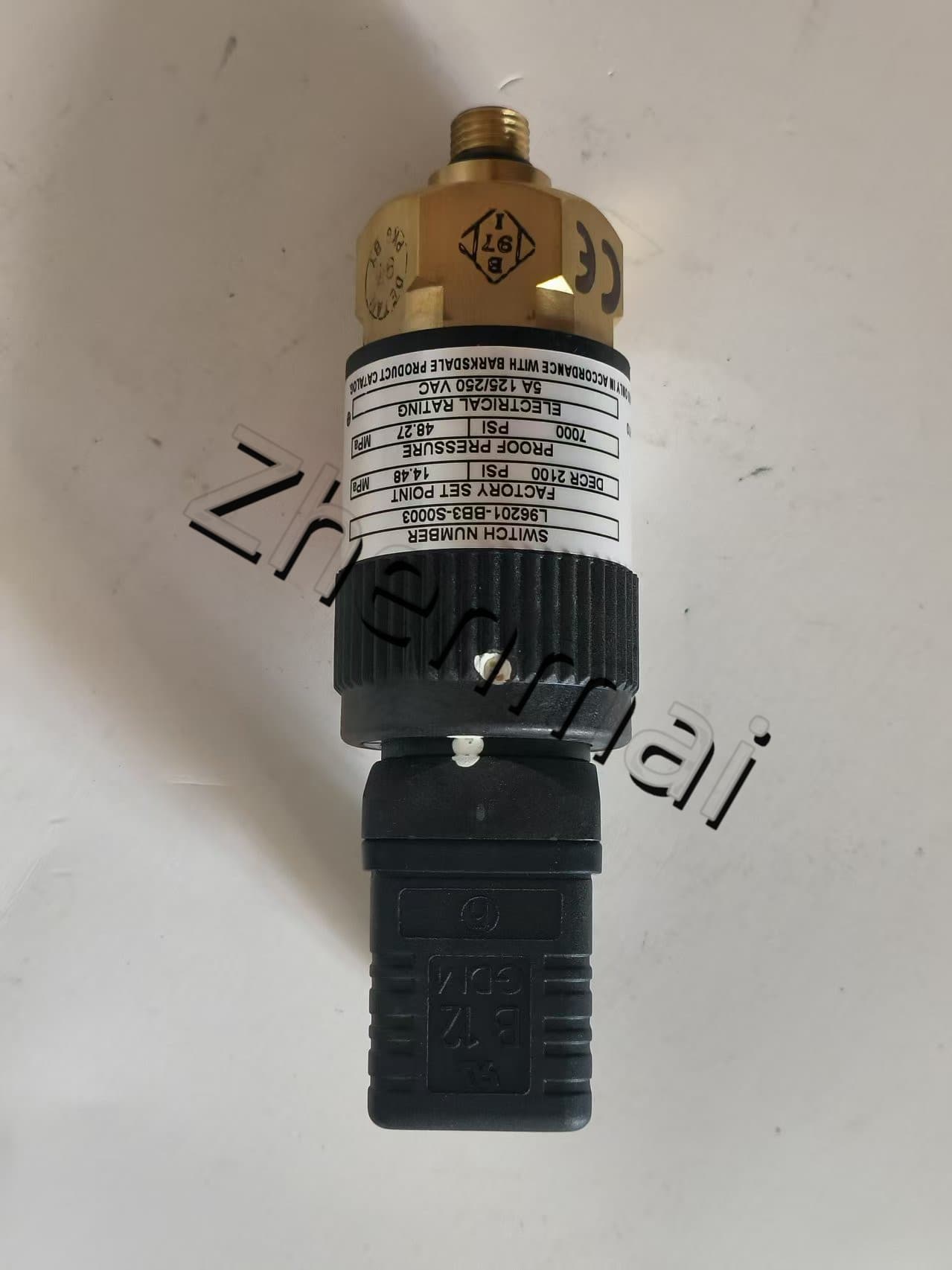 Zupełnie nowy oryginalny Barksdale L96201-BB3-S0003 czujnik ciśnienia przełącznik poziomu przełącznik przepływu przełącznik ciśnienia szybka wysyłka