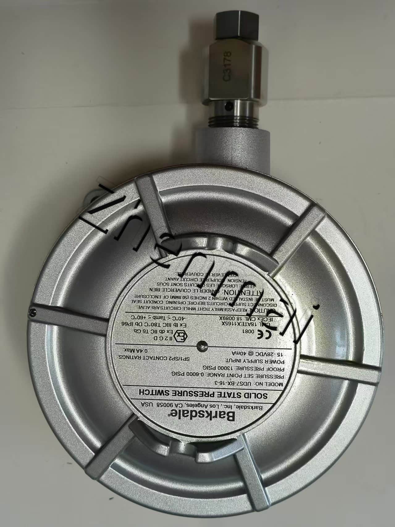 Zupełnie nowy oryginalny Barksdale UDS7-BX-16-3 0427U002 czujnik ciśnienia przełącznik poziomu przełącznik przepływu przełącznik ciśnienia szybka wysyłka