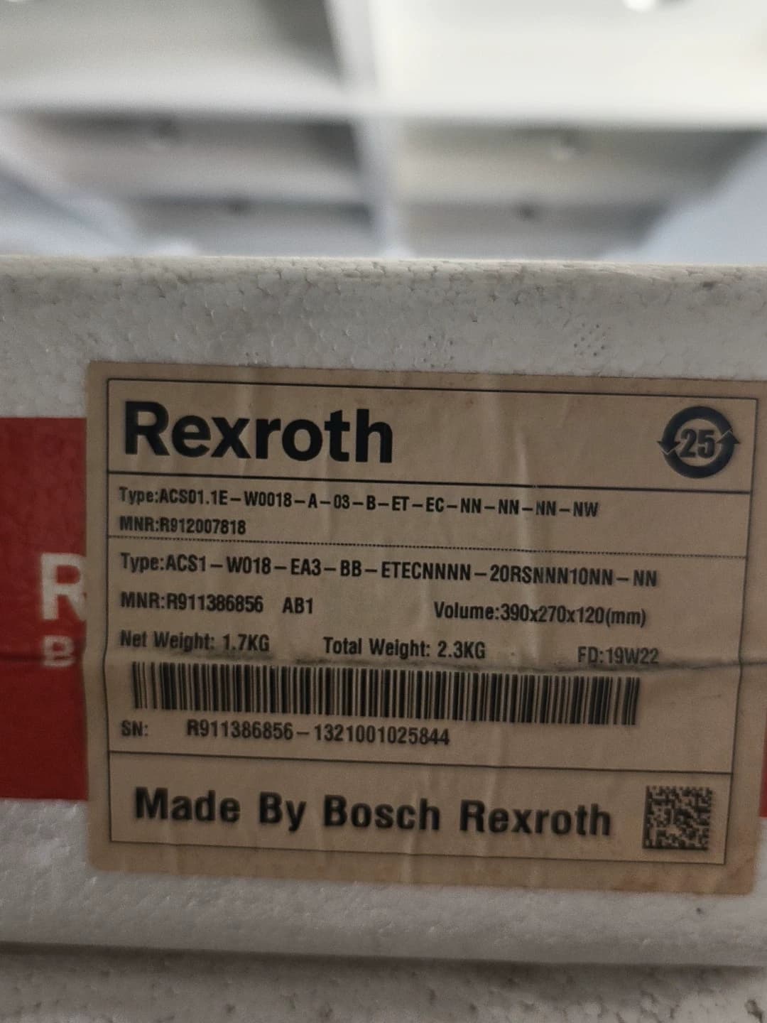Zupełnie nowy oryginalny serwonapęd Bosch Rexroth ACS1-WO18-EA3-BB-ETECNNNN-20RSNNN10NN-NN serwosilnik szybka wysyłka