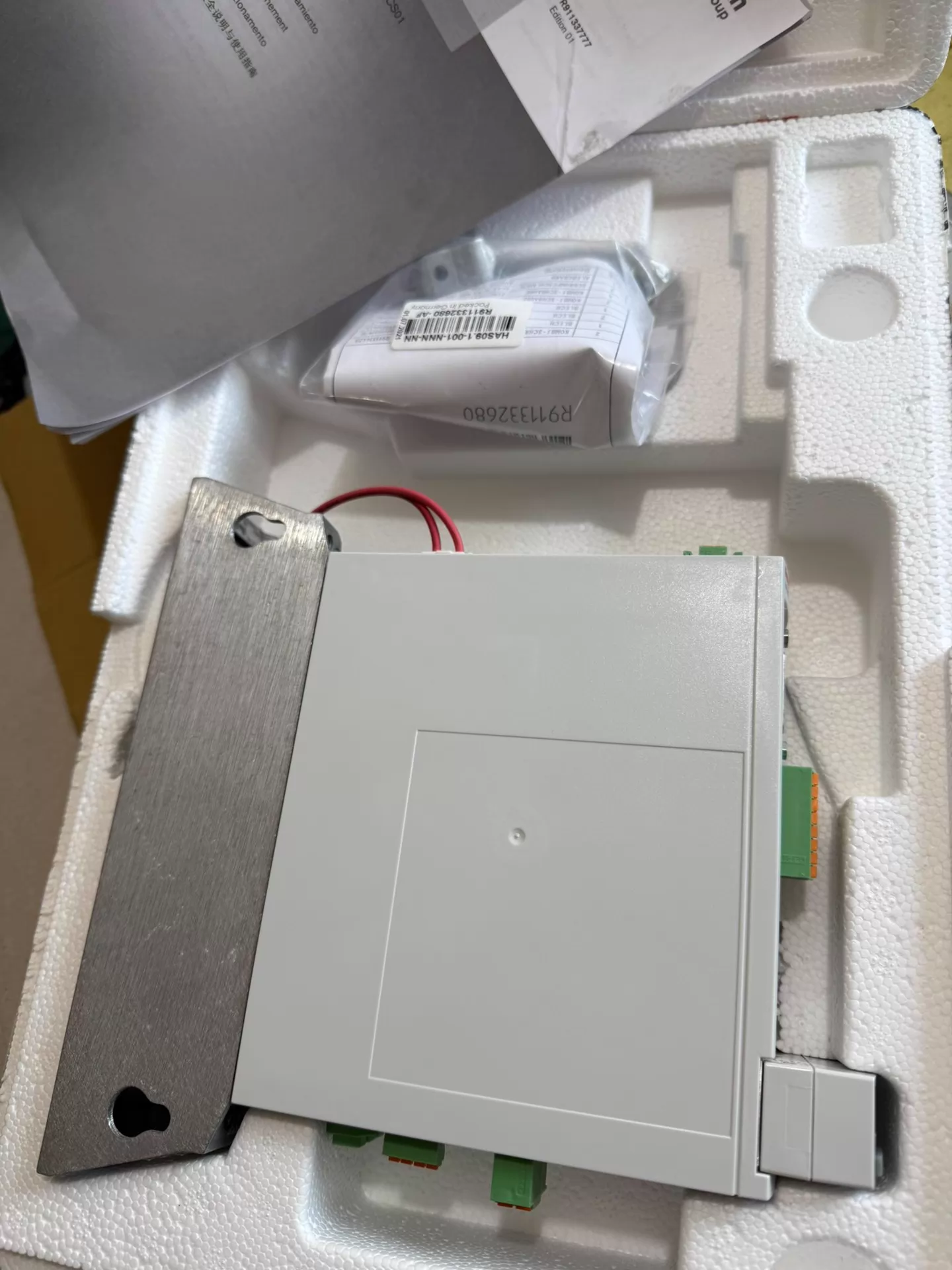 Zupełnie nowy oryginalny serwonapęd Bosch Rexroth HCS01.1E-W0009-A-02-B-ET-EC-PB-NN-NN-FW serwosilnik szybka wysyłka