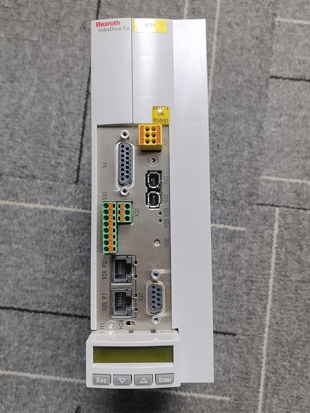 Zupełnie nowy oryginalny serwonapęd Bosch Rexroth HCS01.1E-W0018-A-03-B-ET-EC-EP-S4-NN-FW serwosilnik szybka wysyłka