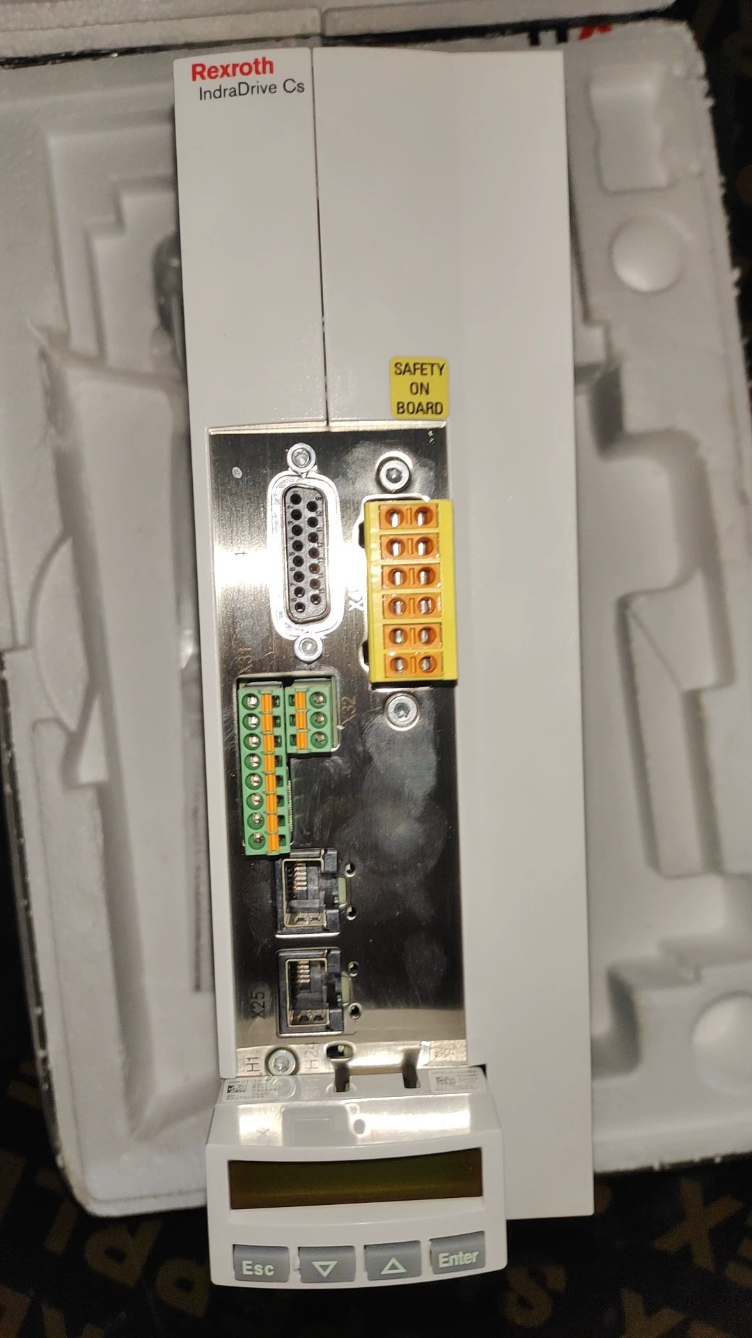 Zupełnie nowy oryginalny serwonapęd Bosch Rexroth HCS01.1E-W0018-A-03-B-ET-EC-NN-FU serwosilnik szybka wysyłka