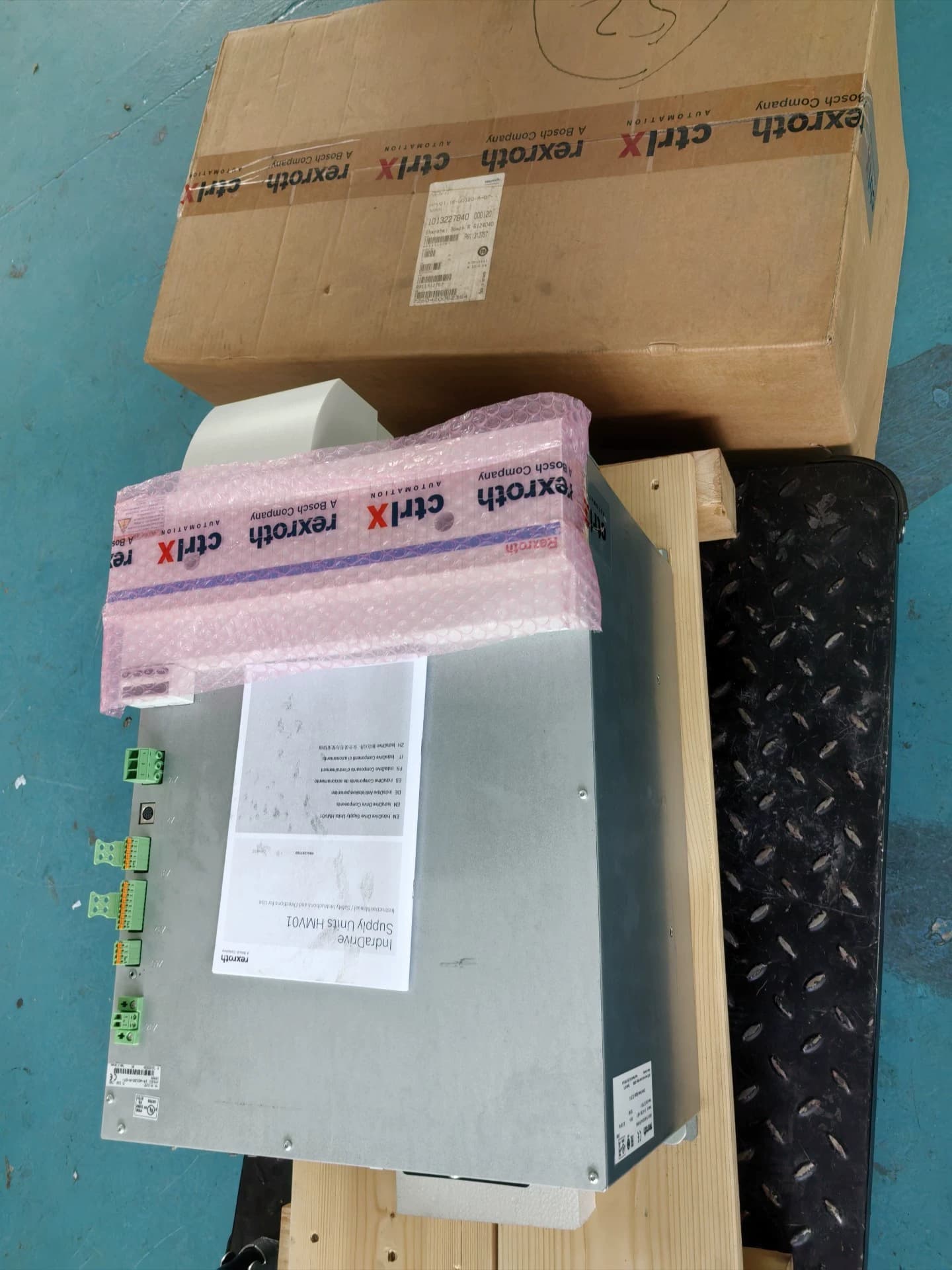 Zupełnie nowy oryginalny serwonapęd Bosch Rexroth HMV01.1R-W0120-A-07-NNNN serwosilnik szybka wysyłka
