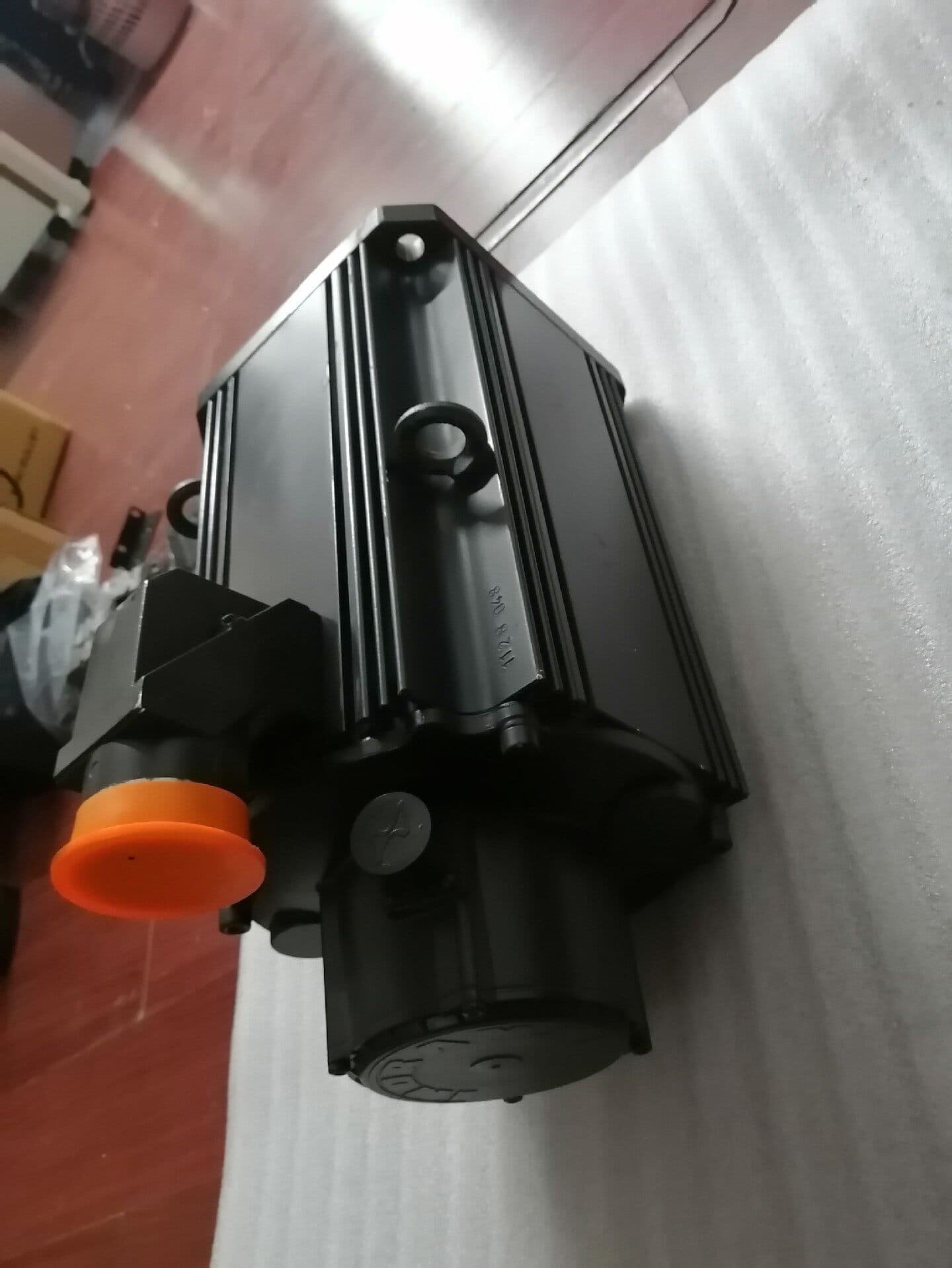 Zupełnie nowy oryginalny serwonapęd Bosch Rexroth MKD112B-048-KG2-BN serwosilnik szybka wysyłka