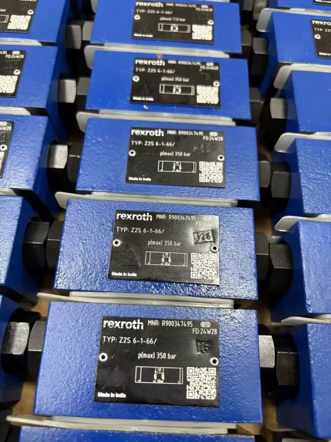 Zupełnie nowy oryginalny serwonapęd Bosch Rexroth zawór proporcjonalny 4WRA6W30-2X/G24K4/V serwosilnik szybka wysyłka