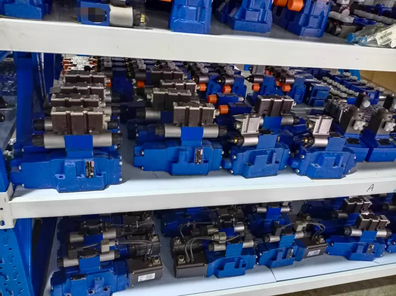 Zupełnie nowy oryginalny serwonapęd Bosch Rexroth zawór proporcjonalny Z3DREE10VP2-1X/100XLG24K31F1M serwosilnik szybka wysyłka