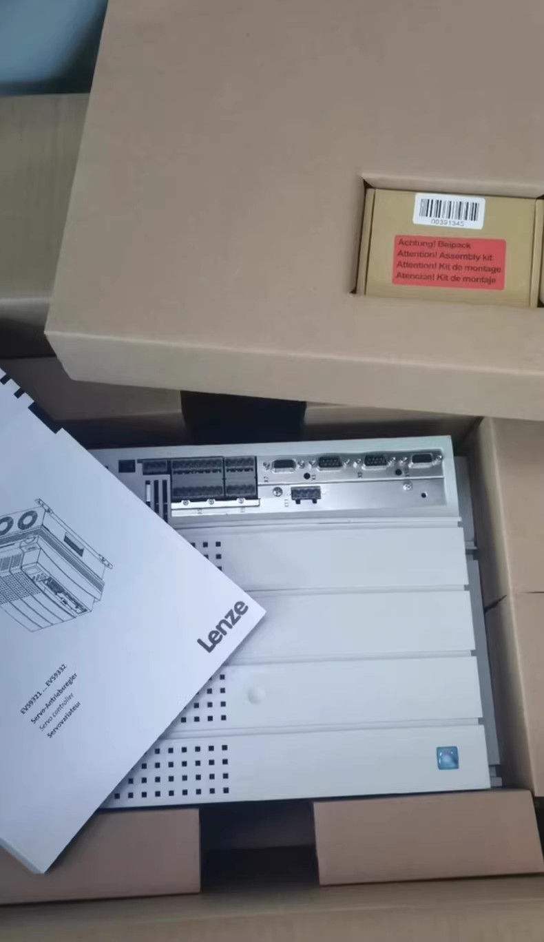 Oryginalny nowy moduł we/wy Lenze E82EV113-4C040 FedEx DHL Szybka wysyłka