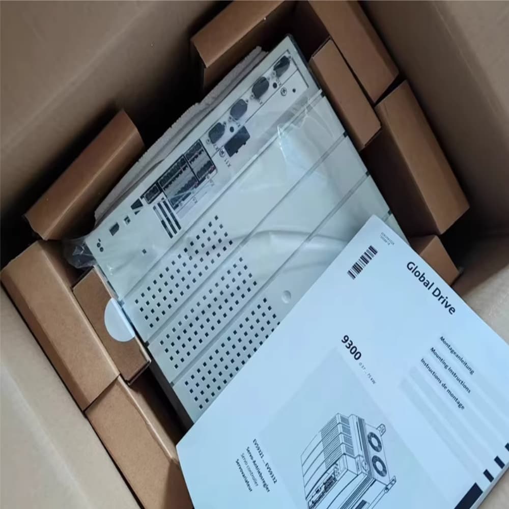 Oryginalny nowy przemysłowy moduł we/wy Lenze E82EV152-4C FedEx DHL Szybka wysyłka