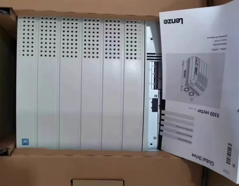 Oryginalny nowy przemysłowy moduł we/wy Lenze E82ZAFPC201 FedEx DHL Szybka wysyłka