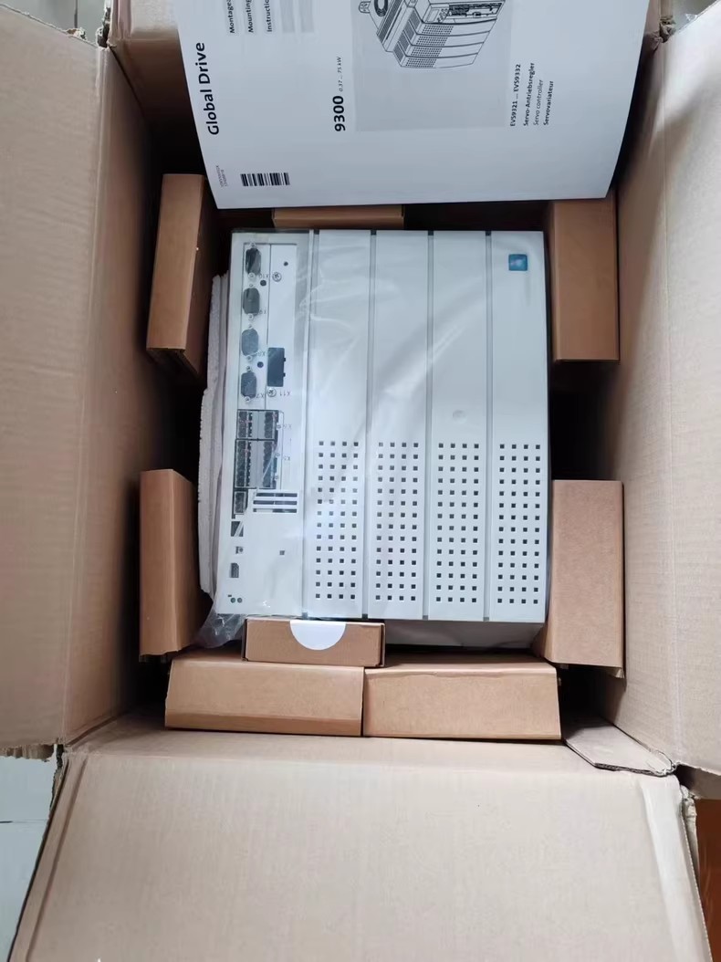 Oryginalny nowy moduł we/wy Lenze E84AVHCE5524VX0 FedEx DHL szybka wysyłka