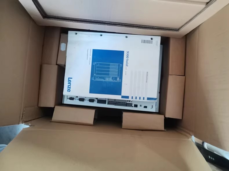 Oryginalny nowy przemysłowy moduł we/wy Lenze E94AMSE0074 FedEx DHL Szybka wysyłka