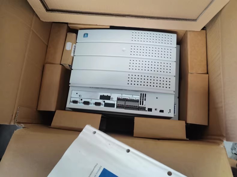 Oryginalny nowy przemysłowy moduł we/wy Lenze E94ASHE0024 FedEx DHL Szybka wysyłka
