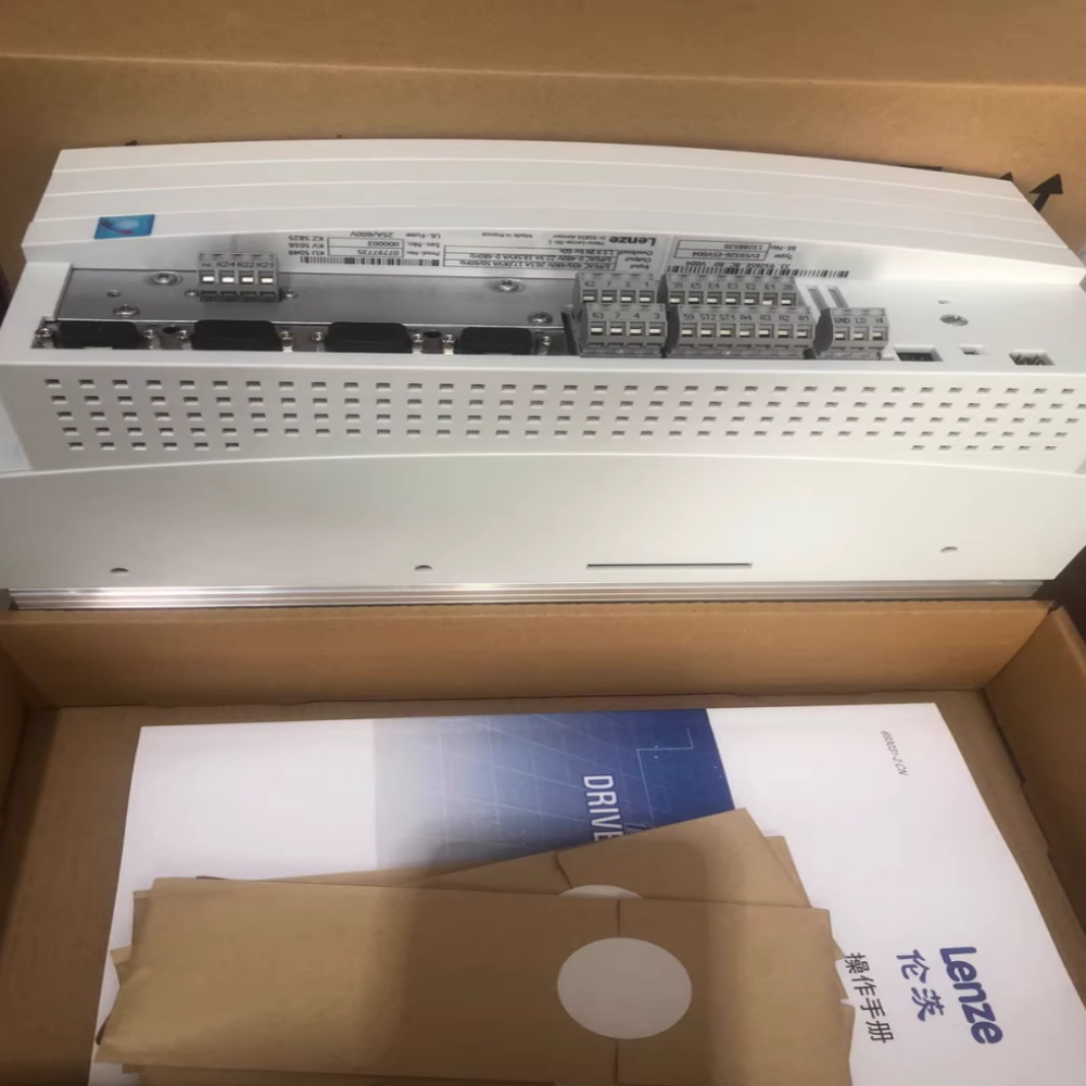 Oryginalny nowy przemysłowy moduł we/wy Lenze E94ASHE2924 FedEx DHL Szybka wysyłka