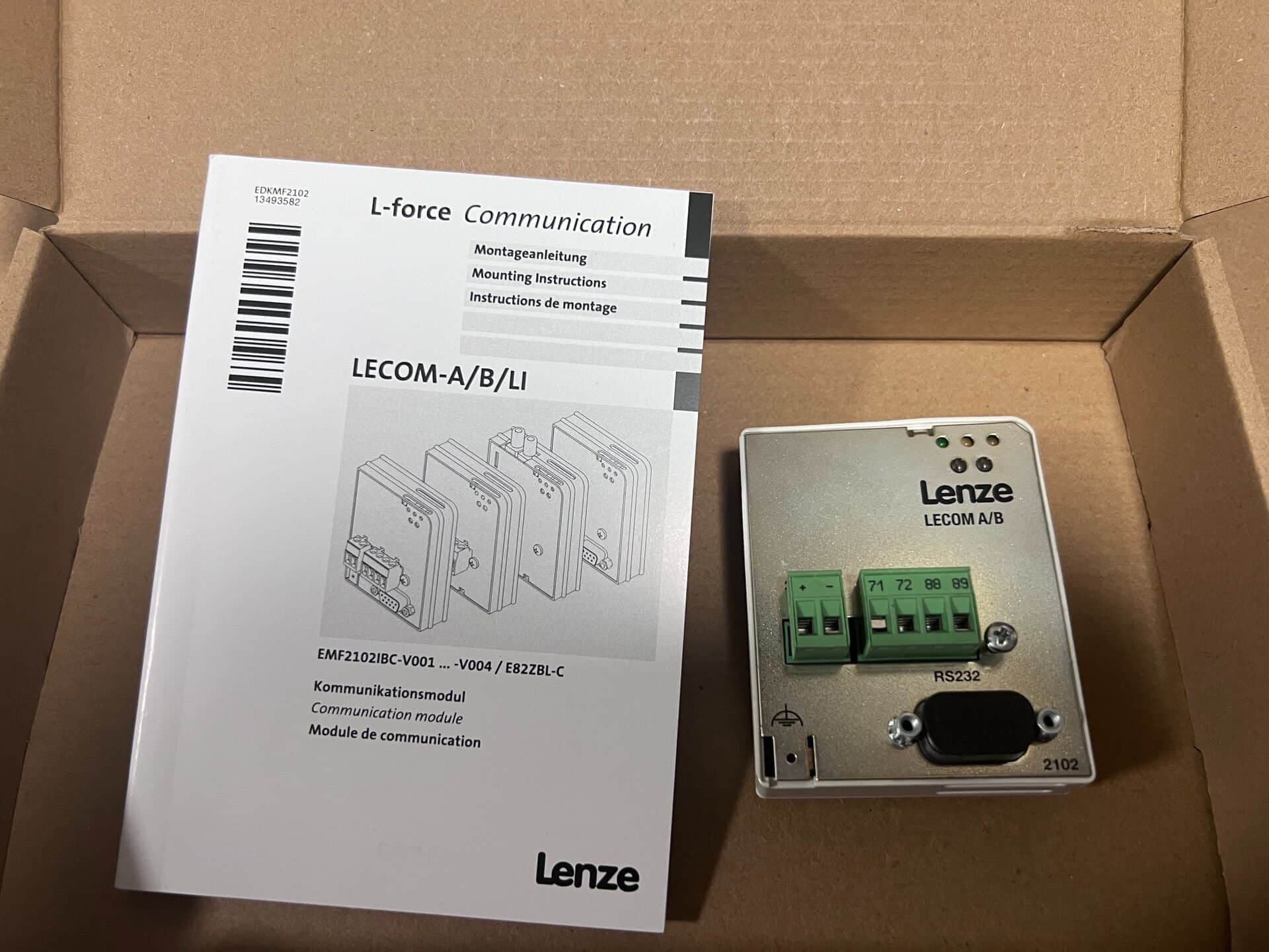 Oryginalny nowy przemysłowy moduł we/wy Lenze EMF2102IBCV003 FedEx DHL Szybka wysyłka