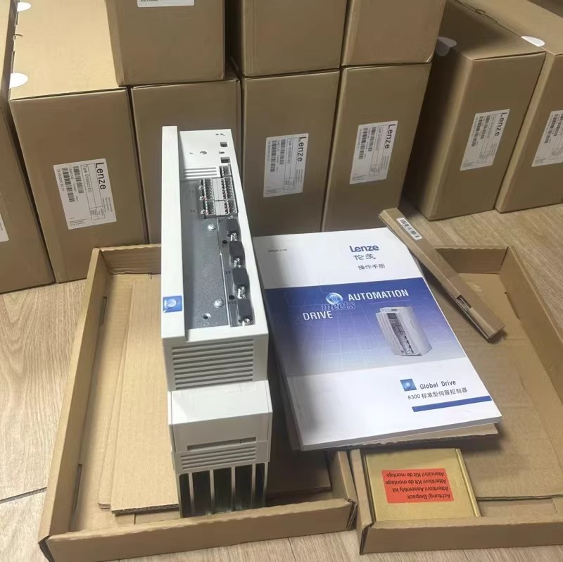 Oryginalny nowy przemysłowy moduł we/wy Lenze EVS9331-EV FedEx DHL Szybka wysyłka